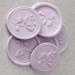Sigilii de ceara realizate manual culoare violet deschis set 20 buc. model ”Trandafir”