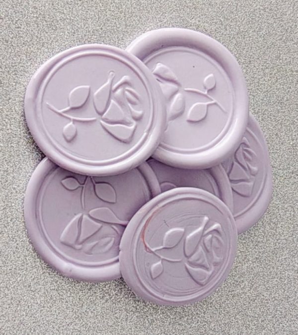 Sigilii de ceara realizate manual culoare violet deschis set 20 buc. model ”Trandafir”