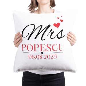 Perna personalizata 40x40”Mrs” pentru ea!