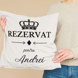 Perna personalizata 40x40 ”Rezervat” pentru el!